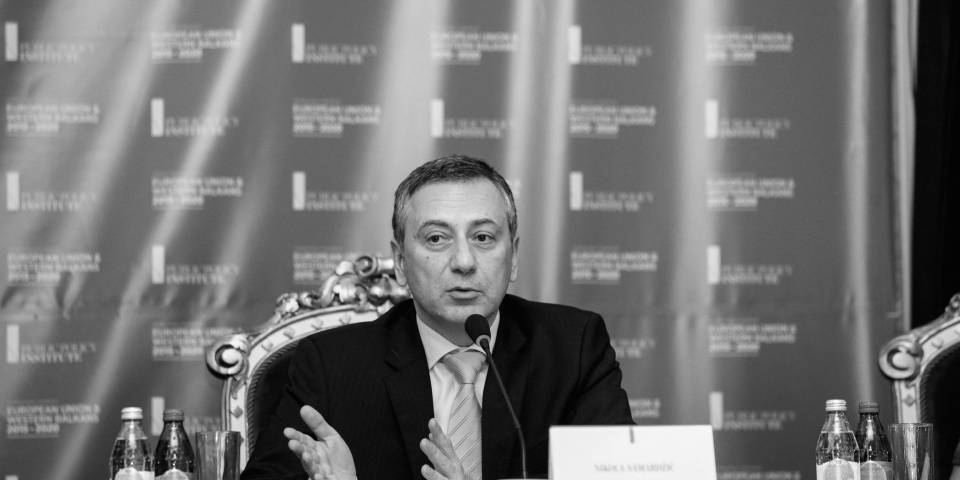Odraz u iskrivljenom ogledalu